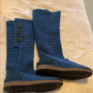 Never worn UGG blue Cardy boots